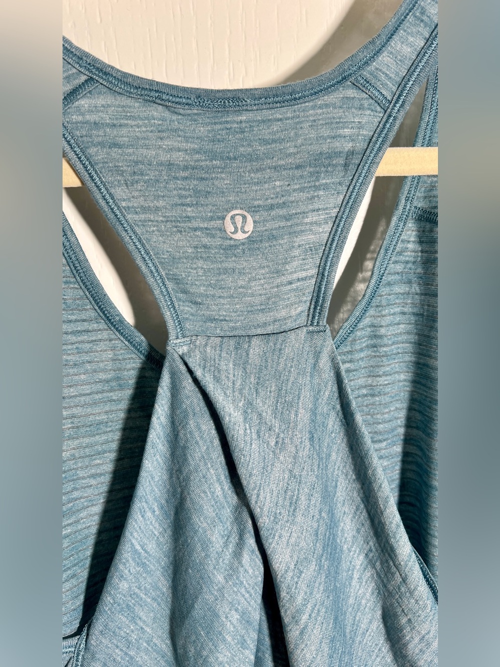 EUC Lululemon Essential Tank Size 10-12 - Picture 10 of 12